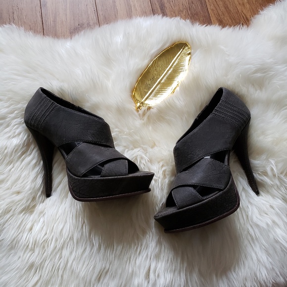 Elizabeth & James E-Milla Leather Platform Heels - Picture 2 of 8